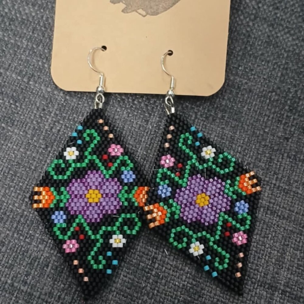 Handmade indigenous beadwork - Métis floral - Picture 1 of 1